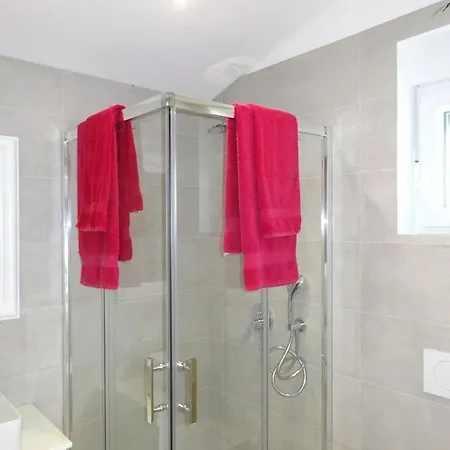 In With Swimming Pool Medulin